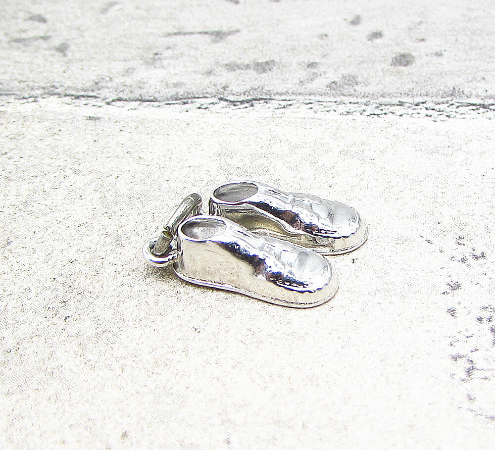 925 Sterling Silver  Vintage Pair Of Shoes Charm Pendant  PT1748