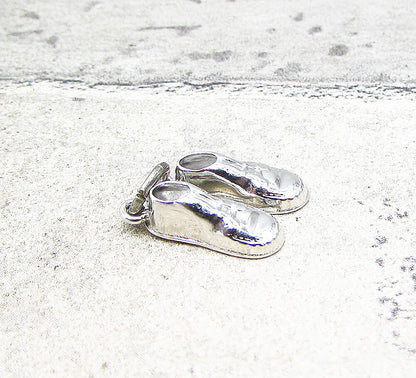 925 Sterling Silver  Vintage Pair Of Shoes Charm Pendant  PT1748