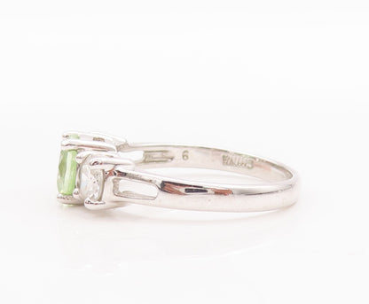 925 Sterling Silver Vintage Ring Green Main & White Side CZ Stone  Sz 9  RG28577