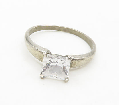 925 Sterling Silver  Vintage Shiny Cubic Zirconia Solitaire Ring Sz 7  RG16338