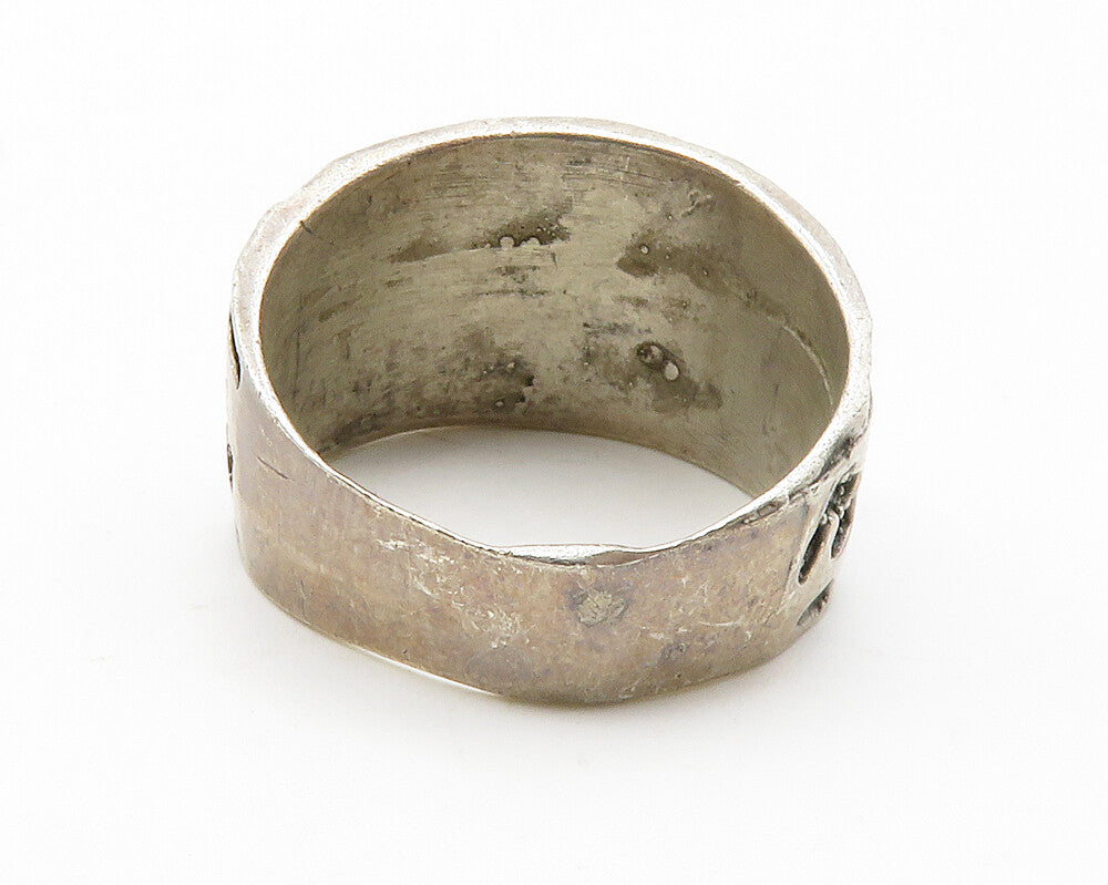 925 Sterling Silver  Vintage Antique Dark Tone Chiseled Band Ring Sz 7 RG13742