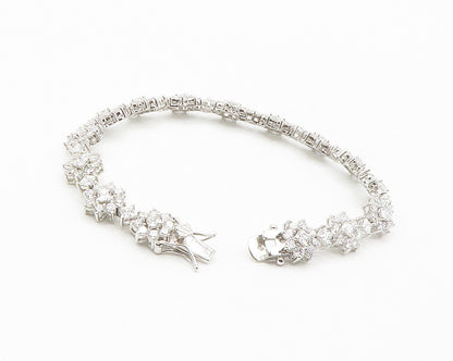 925 Sterling Silver  Sparkling Cubic Zirconia Floral Chain Bracelet  BT5712