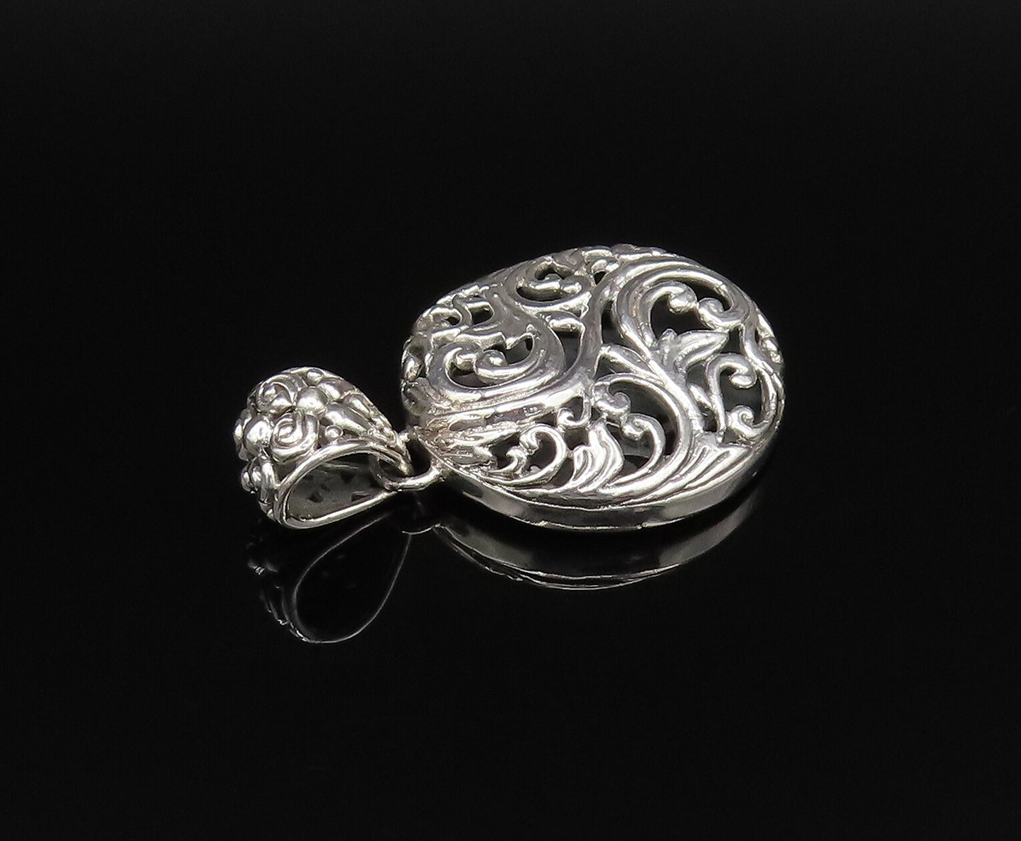 925 Sterling Silver  Vintage Openwork Floral Vine Round Pendant  PT21501