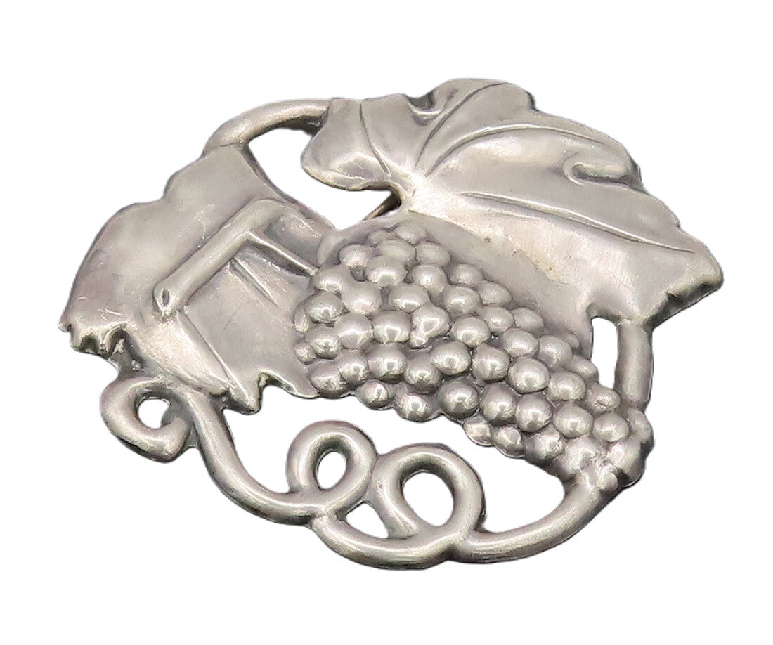 925 Sterling Silver  Vintage Antique Carved Creeper Grape Brooch Pin  BP10526