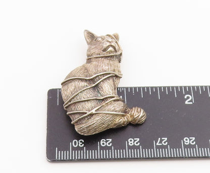 925 Sterling Silver Vintage Brooch Pin Etched Cat Caught In Yarn Ball  BP12667