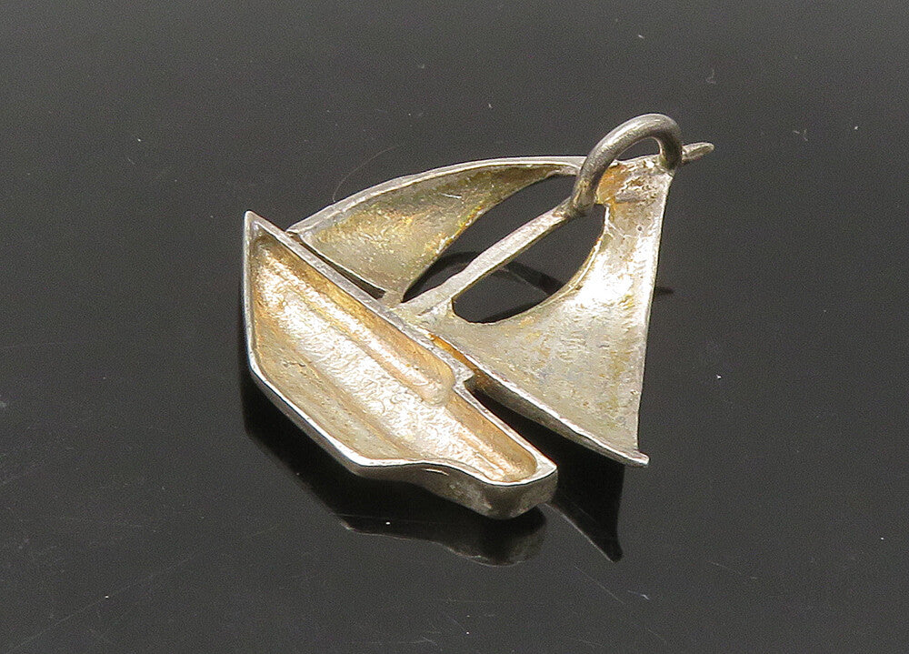 925 Sterling Silver  Vintage Shiny Smooth Sail Boat Motif Pendant  PT18331