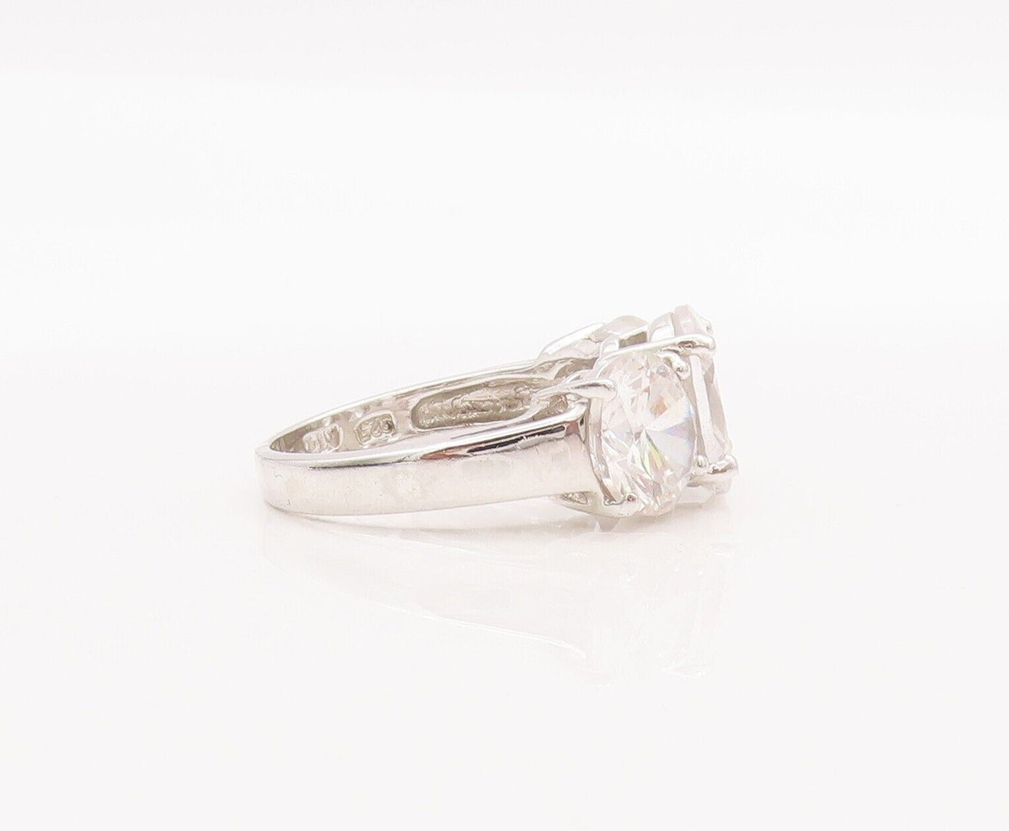 925 Sterling Silver Vintage Ring Oval Main Stone & Round Cut CZ  Sz 7  RG28364
