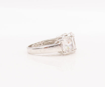925 Sterling Silver Vintage Ring Oval Main Stone & Round Cut CZ  Sz 7  RG28364