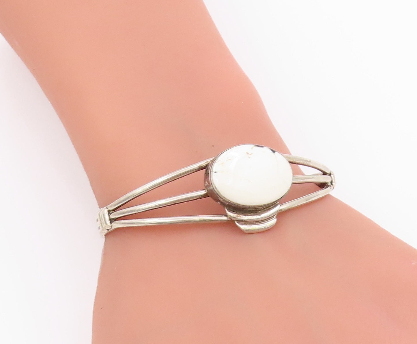 925 Sterling Silver Vintage Bracelet NAVAJO Oval White Turquoise Cuff  BT11650