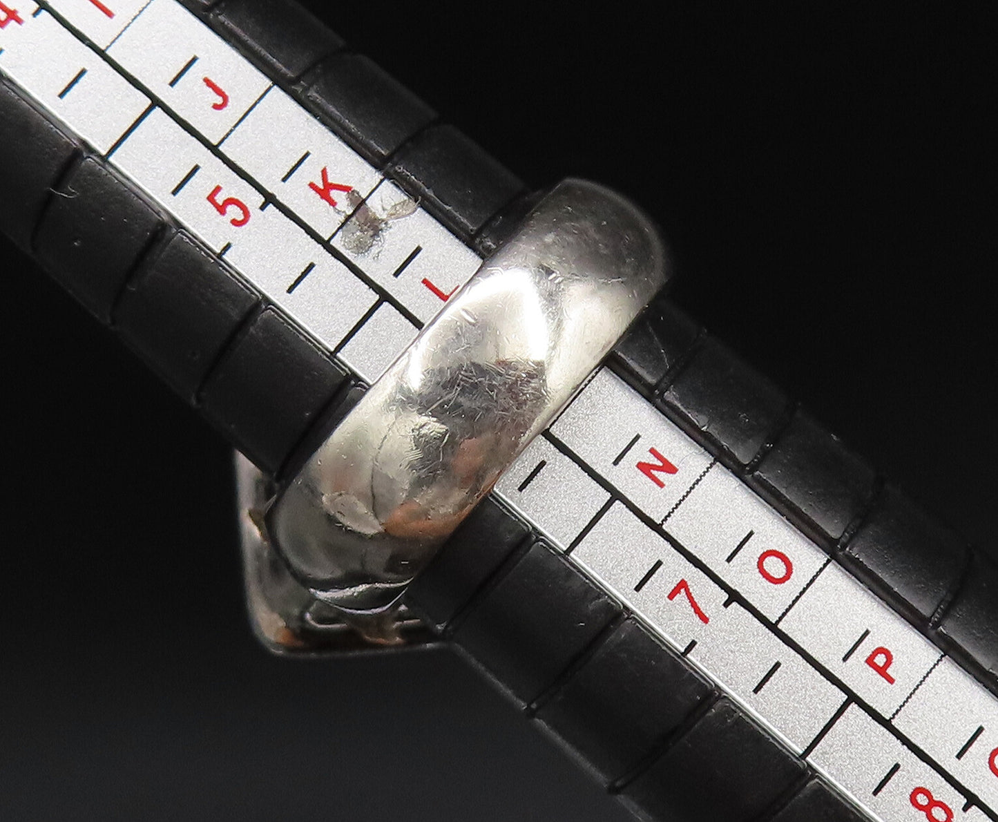 925 Sterling Silver  Vintage Hammered Frame Blue Topaz Ring Sz 6  RG25747