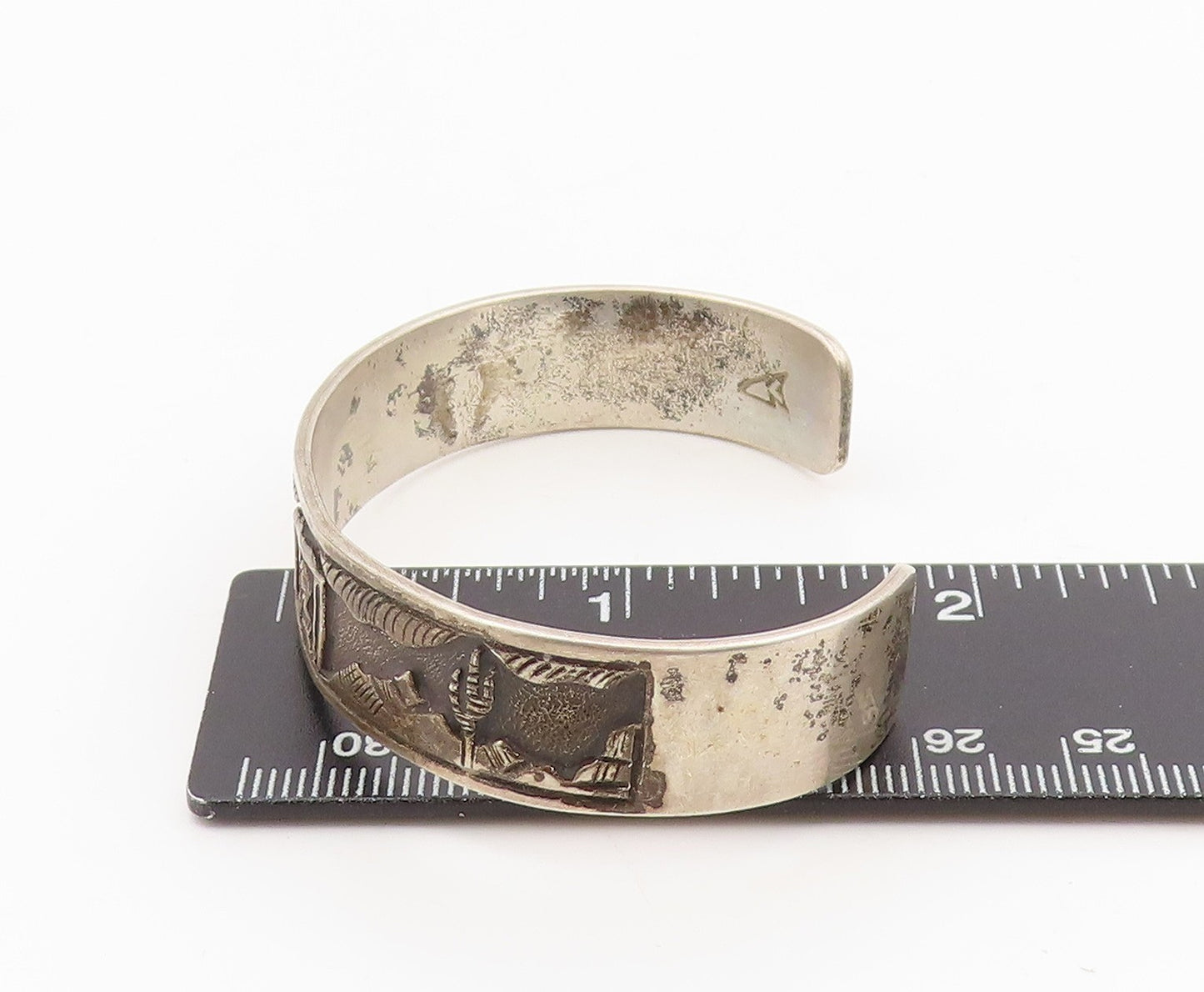 925 Sterling Silver Vintage Bracelet NAVAJO ZUNI Carved Storyteller Cuff BT11590