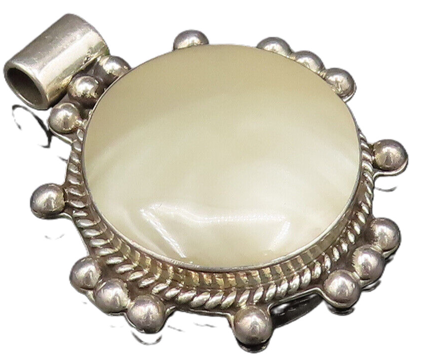 MEXICO 925 Silver  Vintage Beaded & Rope Edge White Agate Pendant  PT21725
