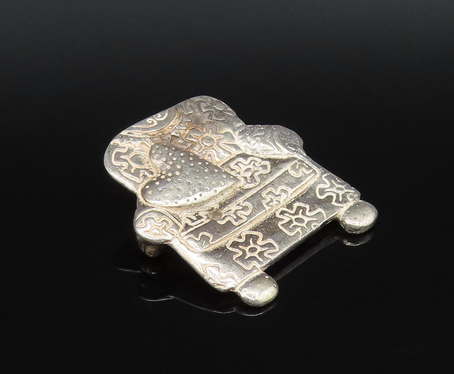 925 Silver  Vintage Floral Engraved Armchair & Heart Pillow Brooch Pin  BP9997