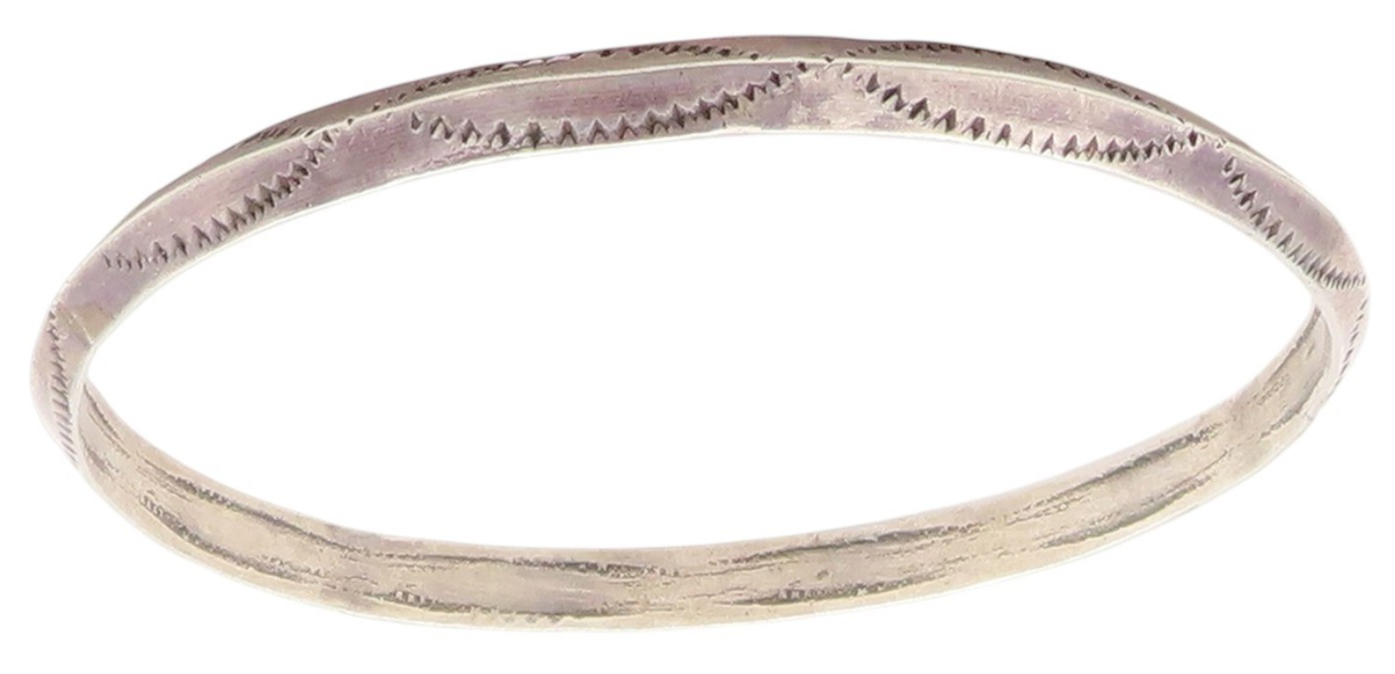 925 Sterling Silver Vintage Bracelet NAVAJO Etched Knife Edge Bangle  BT11588