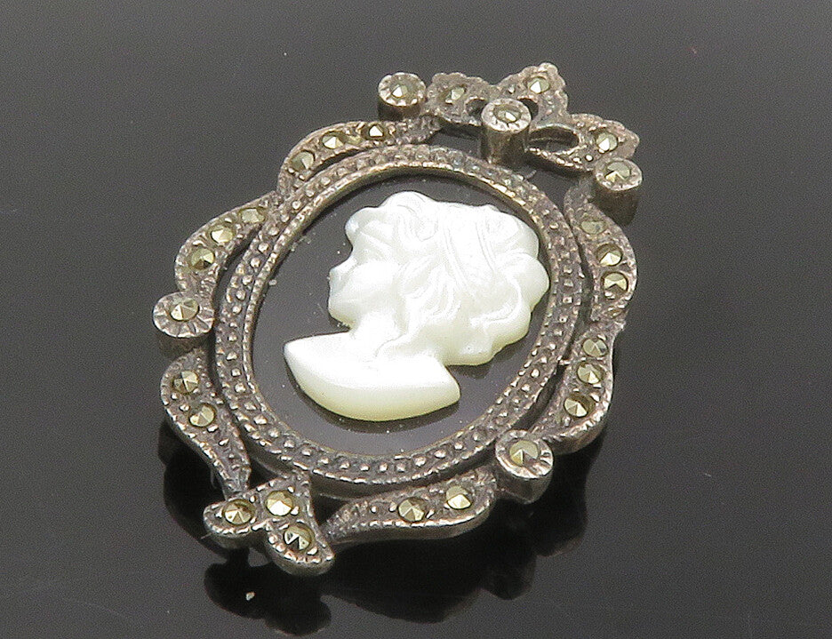 925 Sterling Silver  Vintage Mother Of Pearl & Black Onyx Brooch Pin  BP5386