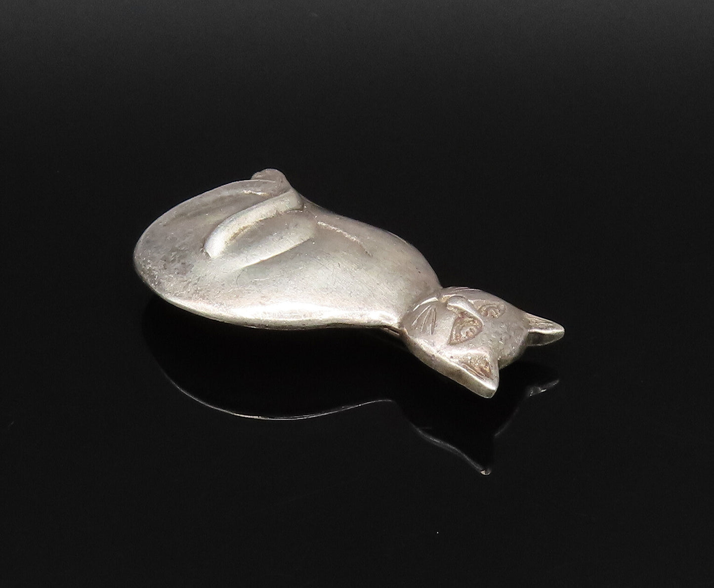 BOMA 925 Sterling Silver Vintage Carved Serious Sitting Cat Brooch Pin BP9926