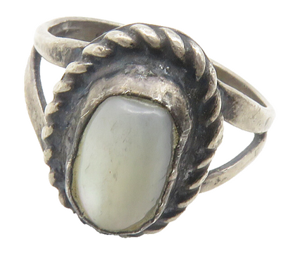 925 Sterling Silver  Vintage Mother Of Pearl Twist Band Ring Sz 5  RG12106