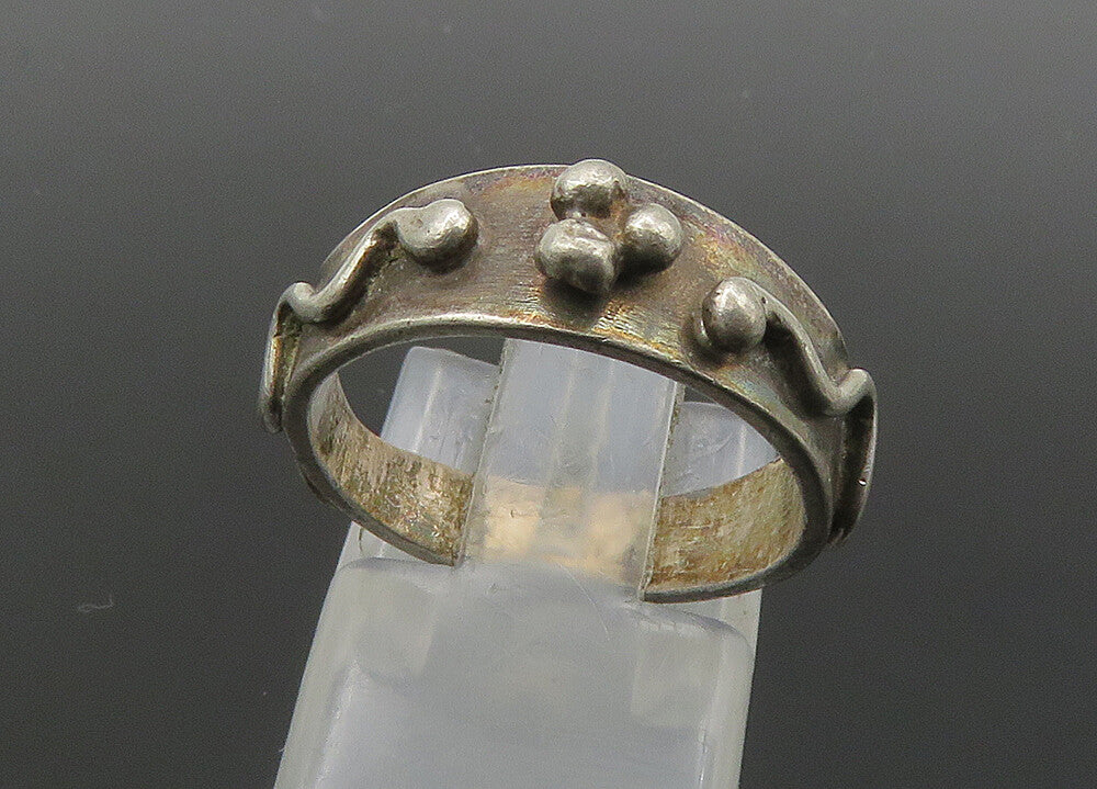 925 Sterling Silver  Vintage Raised Swirl Detail Band Ring Sz 6  RG21281