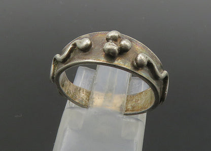 925 Sterling Silver  Vintage Raised Swirl Detail Band Ring Sz 6  RG21281