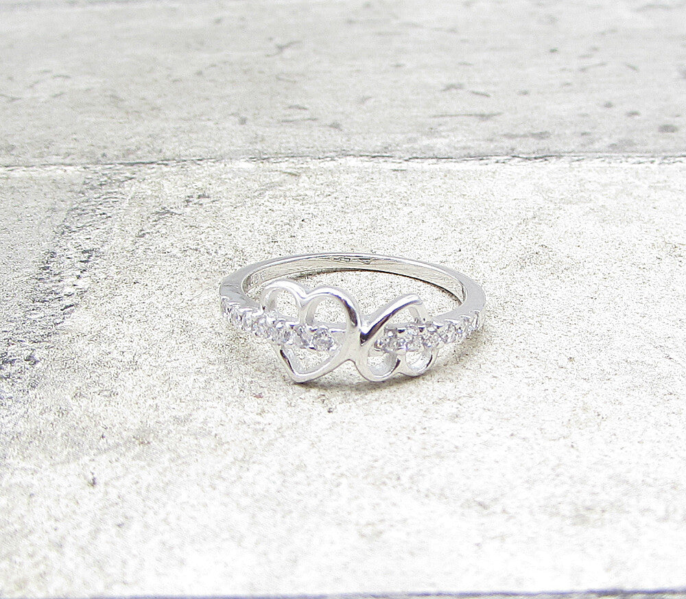 925 Sterling Silver  White Cubic Zirconia Love Heart Band Ring Sz 7  RG1579