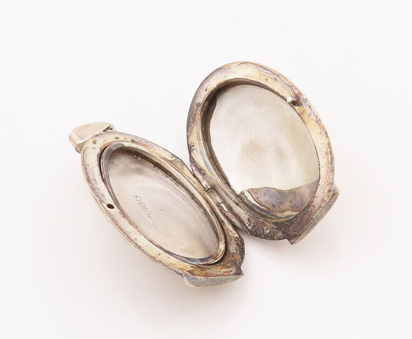 925 Sterling Silver Vintage Pendant Swirly Carved Oval Locket (OPENS)  PT23184