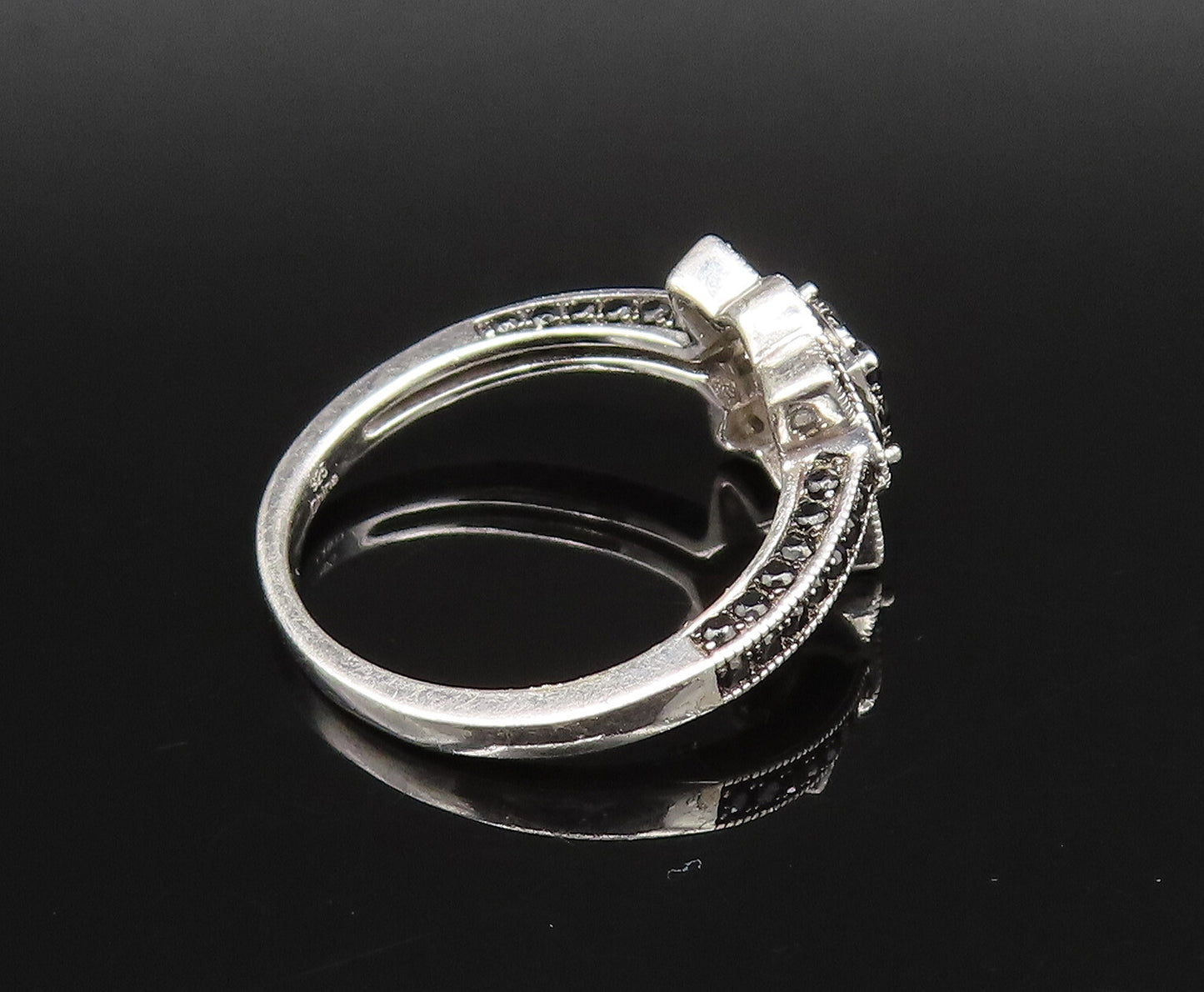 925 Silver  Vintage Shimmering Black Spinel Flower Motif Ring Sz 8  RG25701