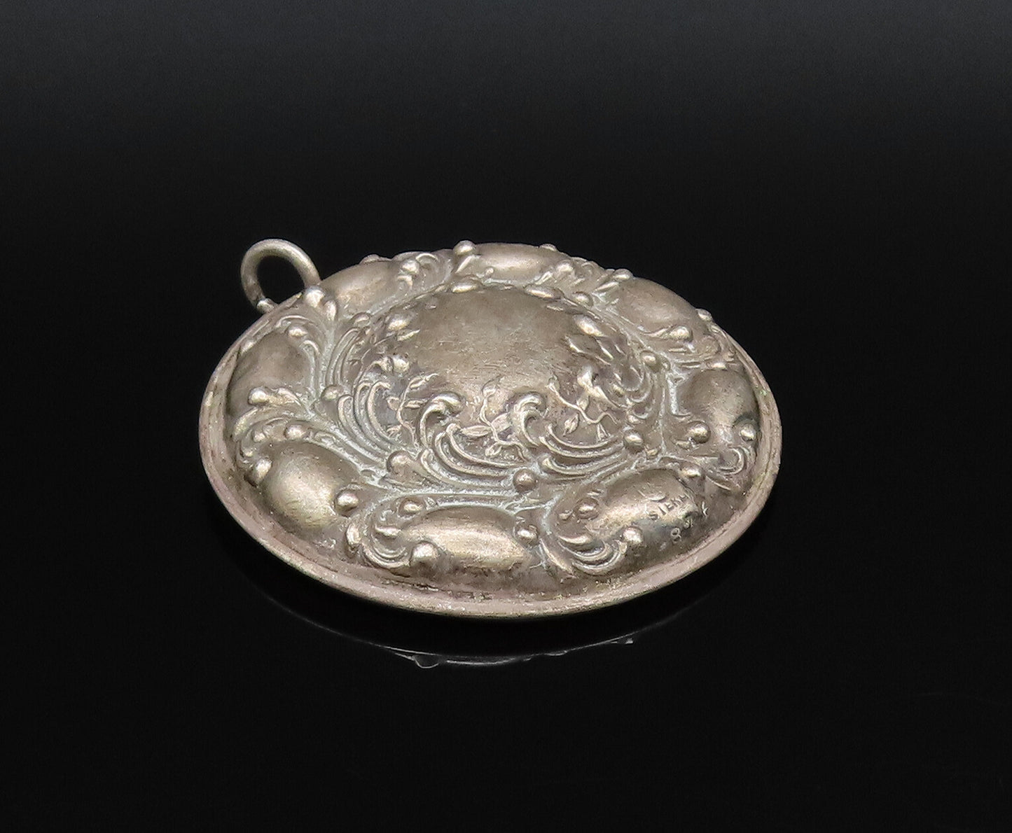 925 Sterling Silver  Vintage Antique Leaf Vine Round Dome Pendant  PT21546