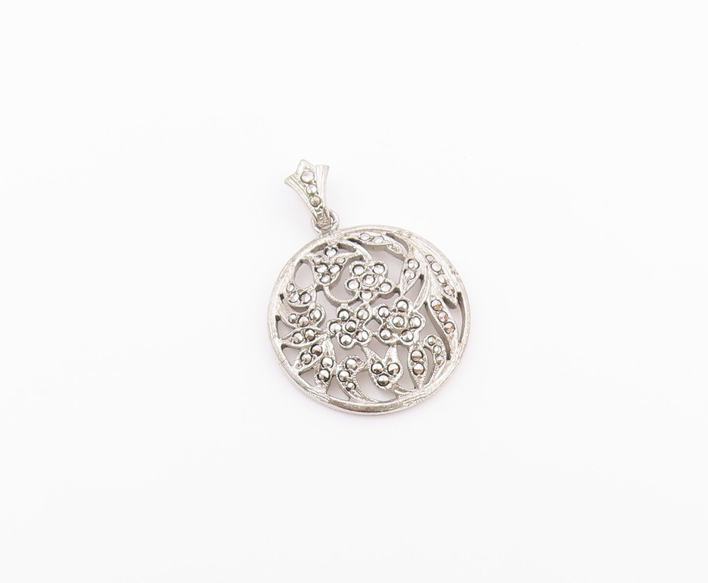925 Sterling Silver  Vintage Sparkling Floral Vine Motif Pendant  PT16081