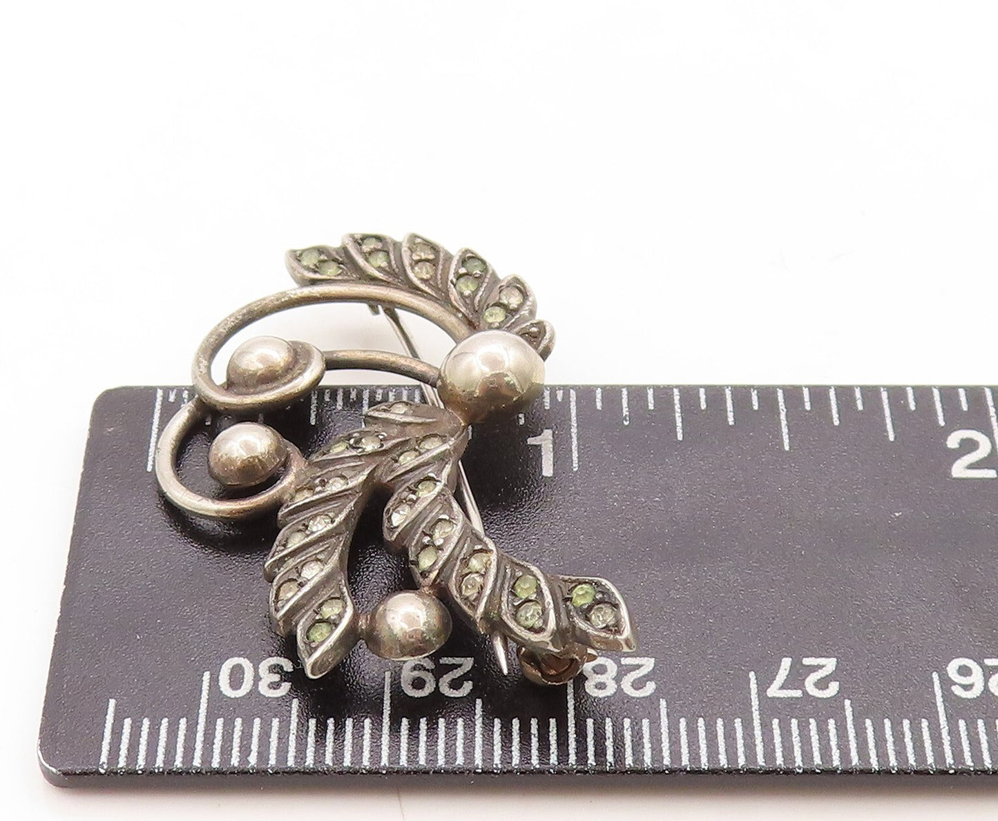 925 Sterling Silver Vintage Brooch Pin Dark Tone Peridot Floral Cutout  BP11318