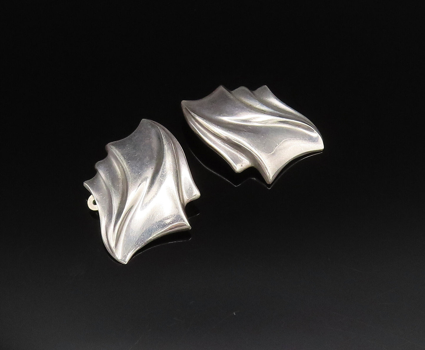 925 Sterling Silver  Vintage Polished Scalloped Non Pierced Earrings  EG12053