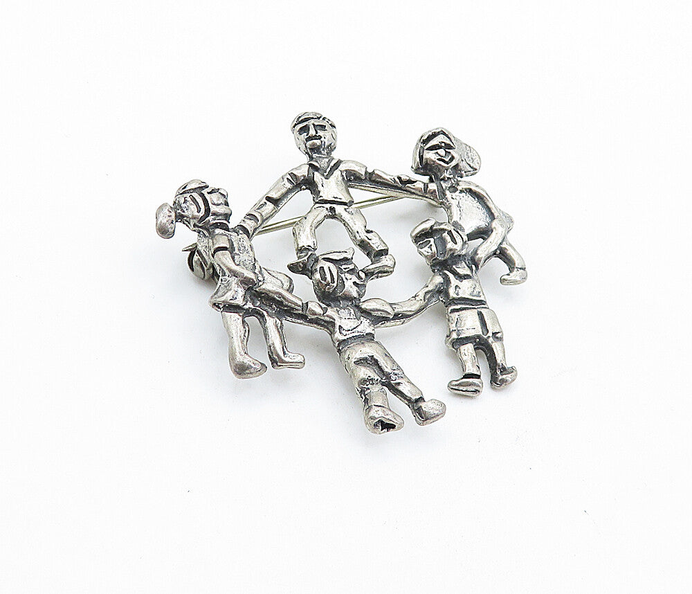 925 Sterling Silver  Vintage Sculpted Family Holding Hands Brooch Pin  BP2116