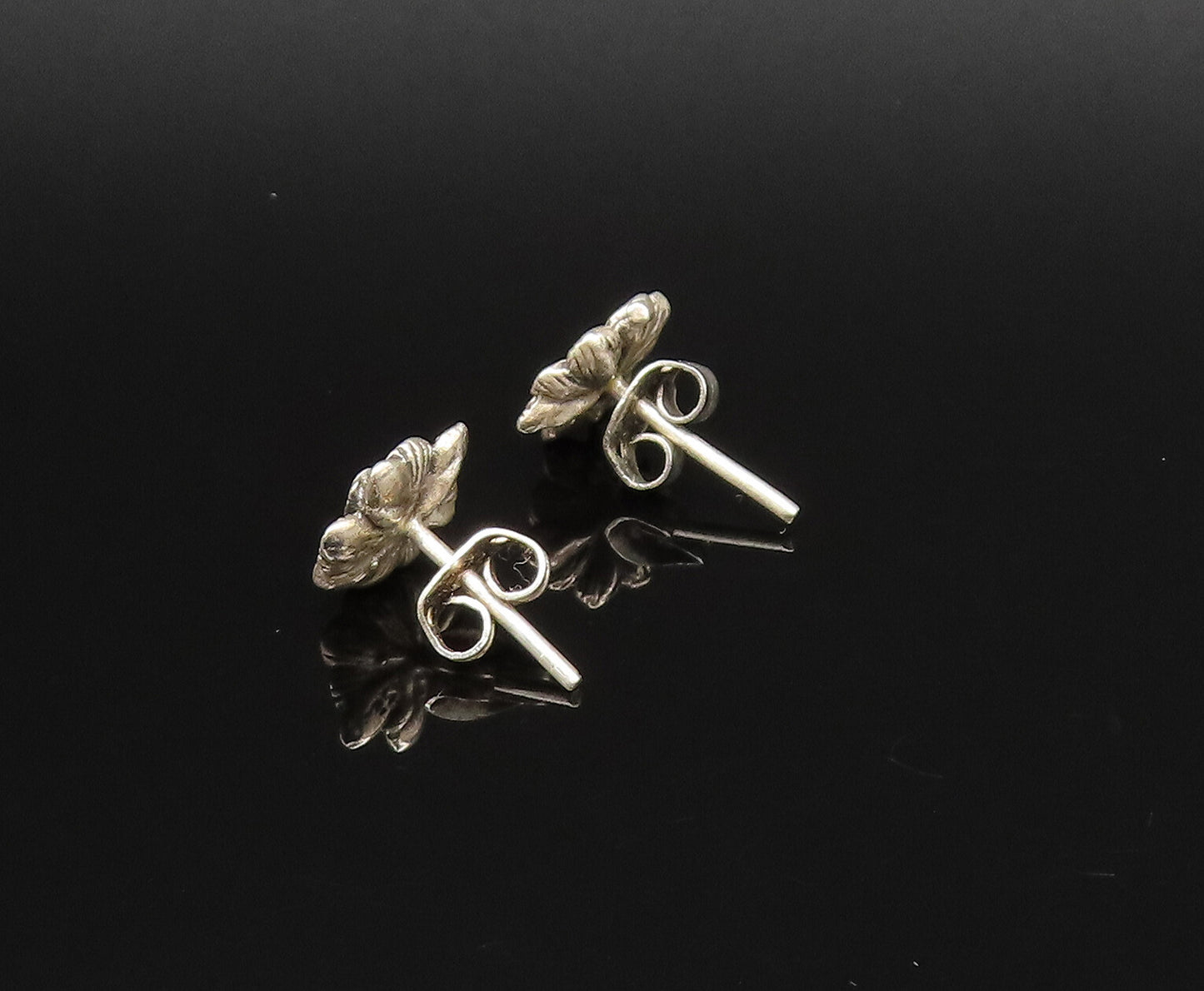 925 Sterling Silver  Vintage Beautiful Dainty Flower Stud Earrings  EG12105