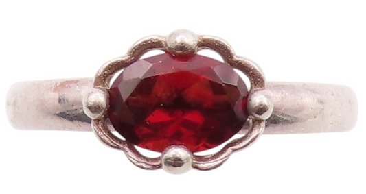 925 Sterling Silver Vintage Ring Minimalist Oval Garnet Flower  SZ 6.5  RG32268