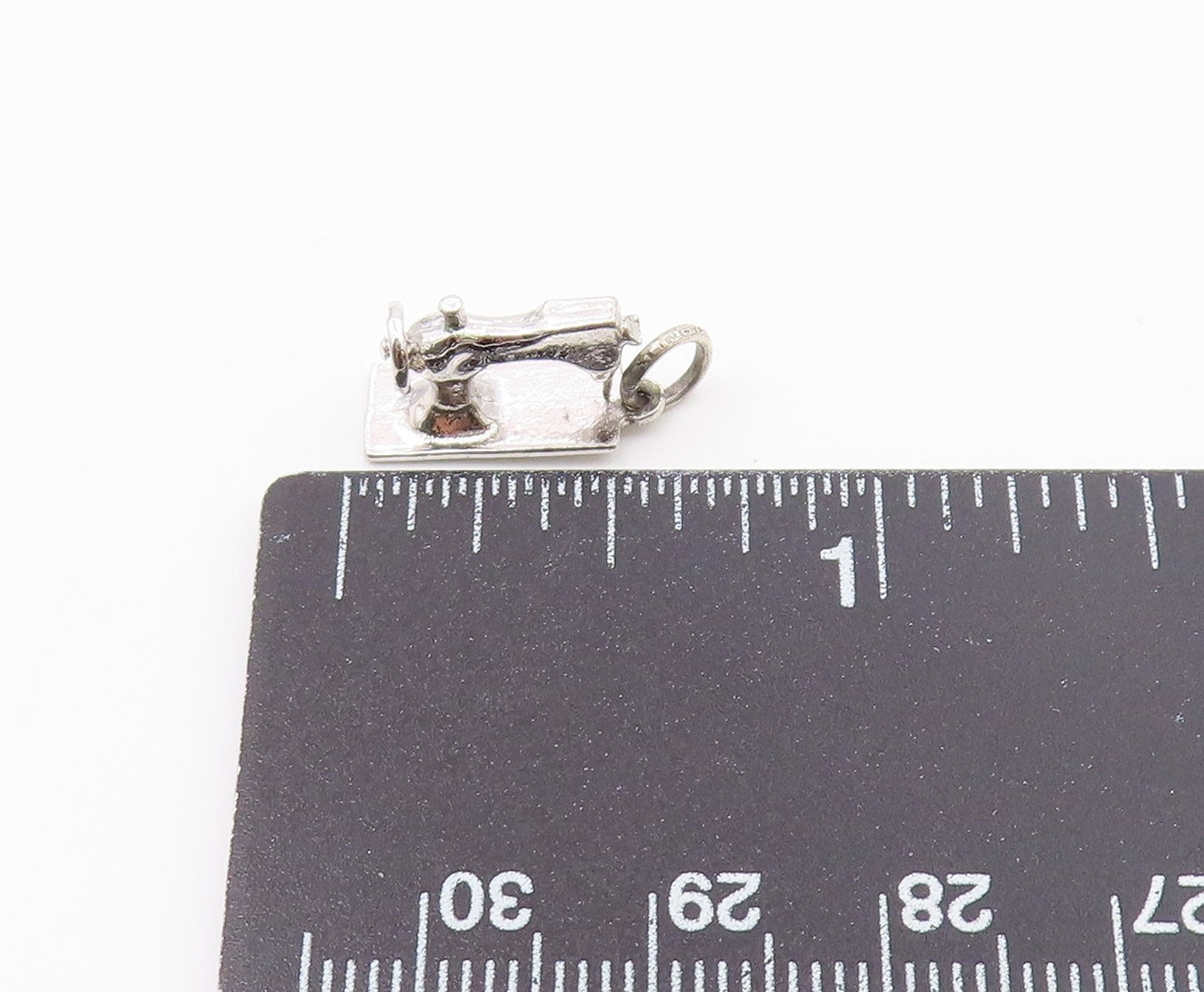 925 Sterling Silver  Vintage Polished Sewing Machine Charm Pendant  PT21409