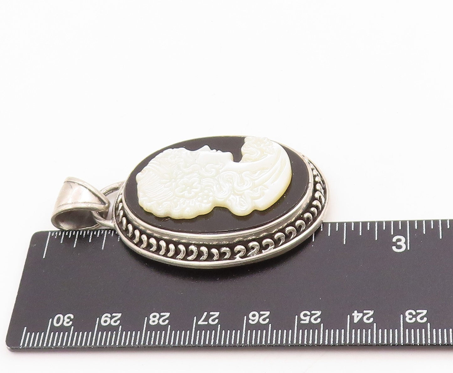 925 Sterling Silver Vintage Pendant Mother of Pearl & Onyx Lady Cameo  PT25329