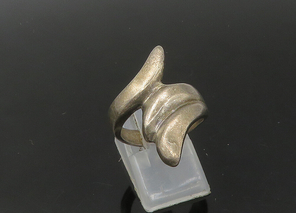 925 Sterling Silver  Vintage Smooth Dark Tone Bypass Band Ring Sz 8  RG22495