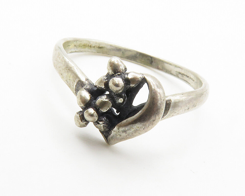 925 Sterling Silver Vintage Dark Tone Petite Floral Band Ring Sz 5 RG14356