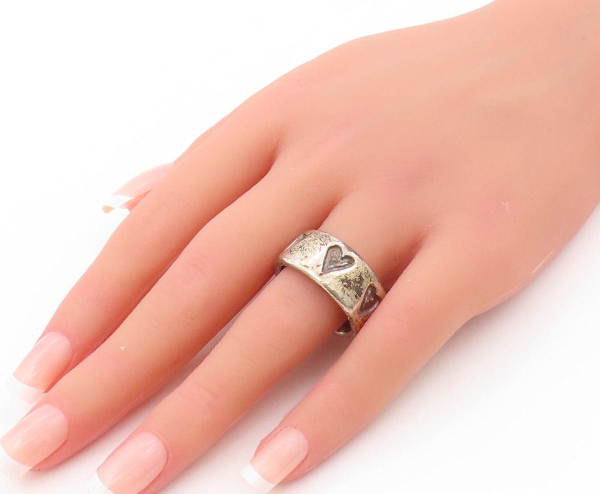 925 Sterling Silver Vintage Ring Dark Tone Etched Love Hearts  SZ 9.5  RG32008