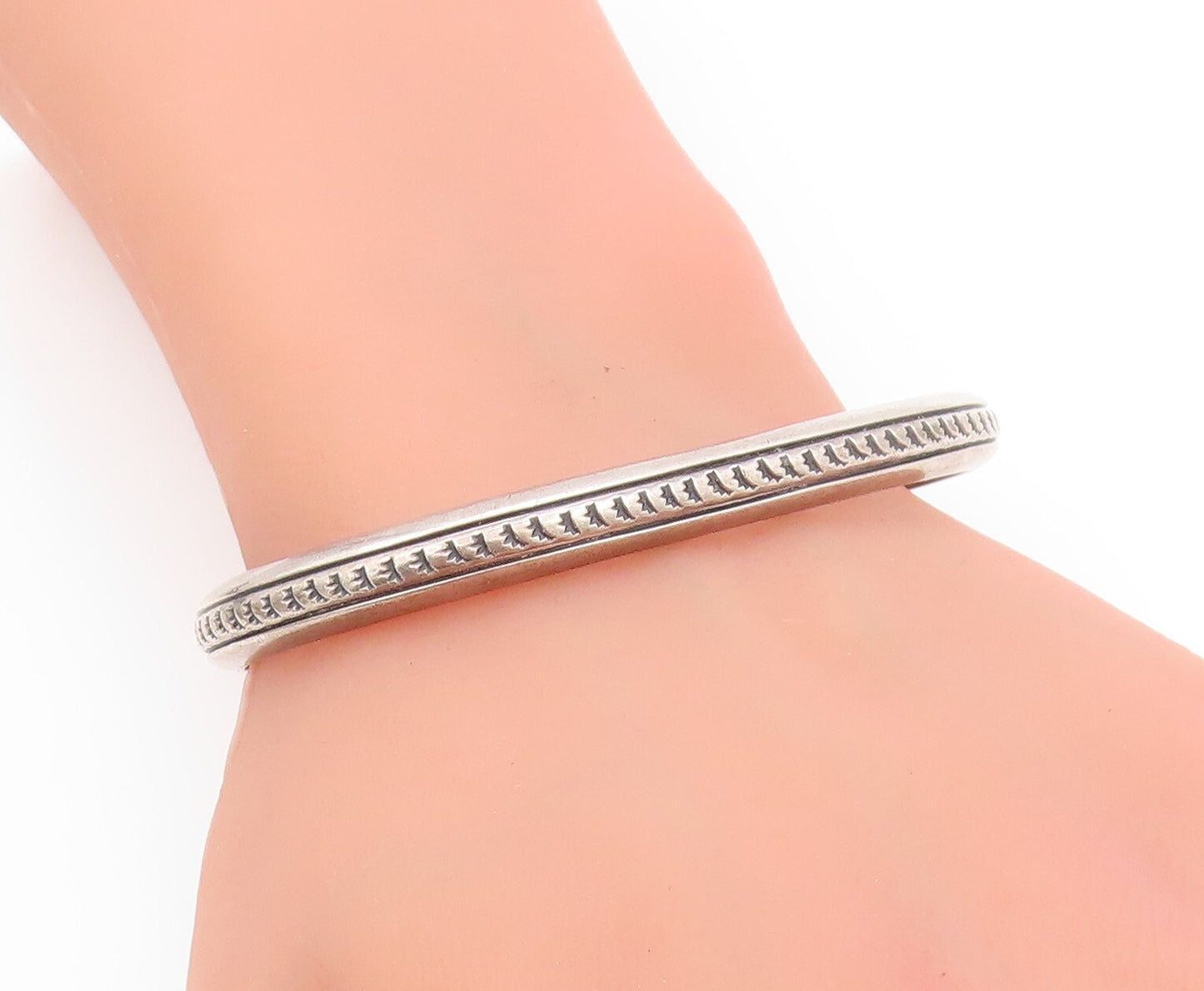 925 Sterling Silver Vintage Bracelet SOUTHWESTERN Dark Tone Etched Cuff BT11170