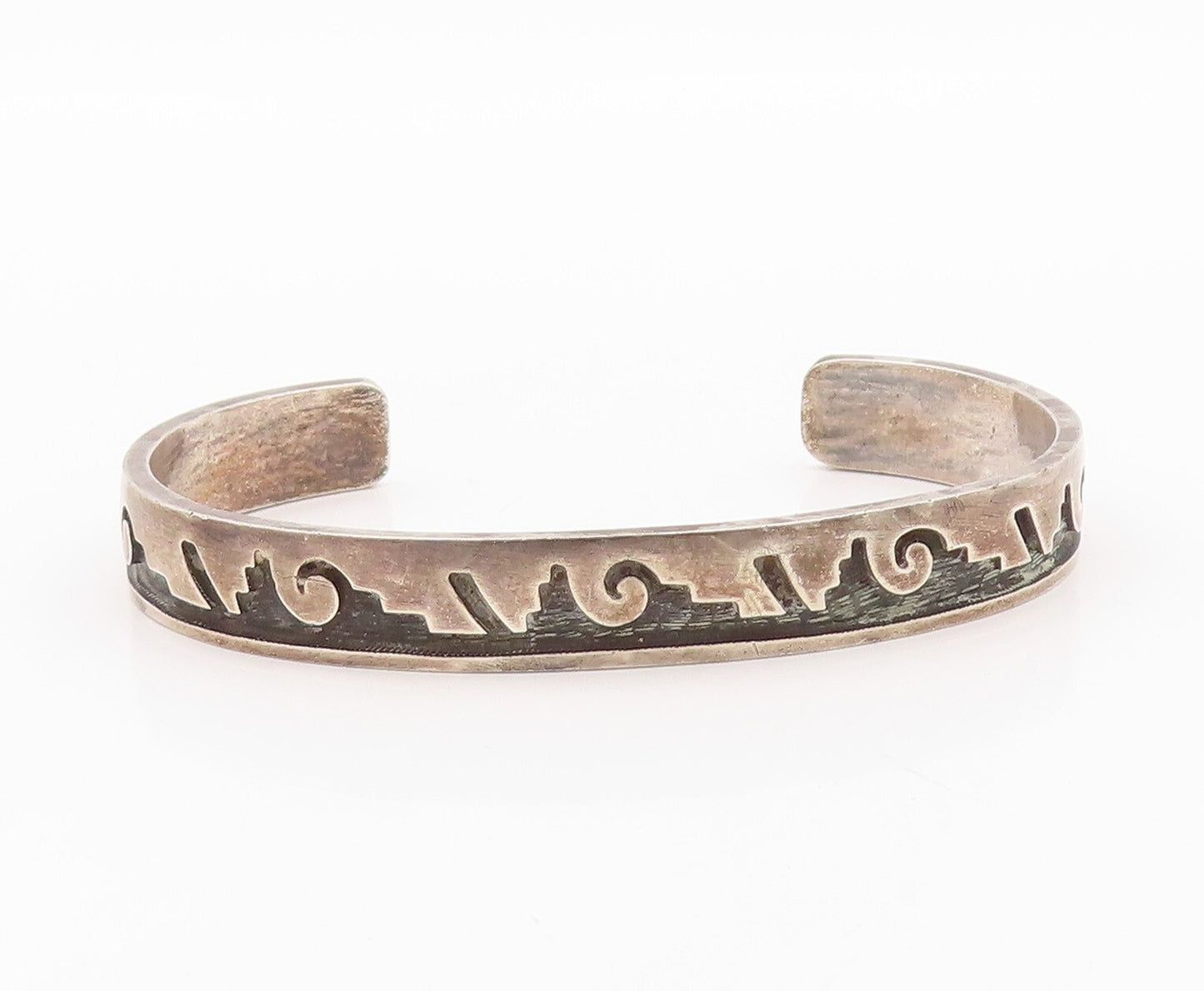 925 Sterling Silver Vintage Bracelet NAVAJO ZUNI Carved Design Cuff  BT10819