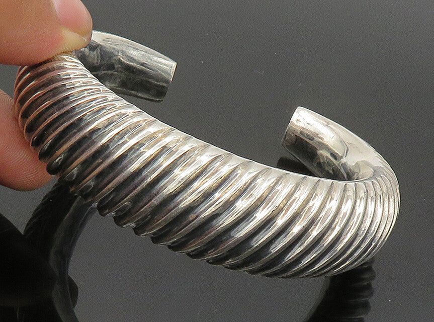 925 Sterling Silver  Vintage Shiny Hollow Fluted Pointed Cuff Bracelet  BT8250