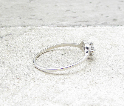 925 Sterling Silver  White Cubic Zirconia Love Heart Ring Sz 7  RG1634