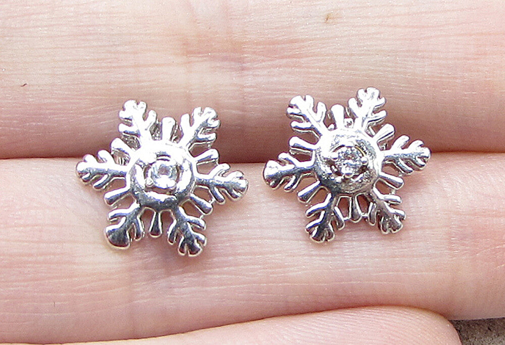 925 Sterling Silver  White Cubic Zirconia Snowflake Stud Earrings  EG1405