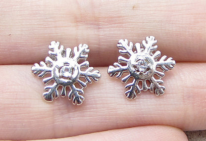 925 Sterling Silver  White Cubic Zirconia Snowflake Stud Earrings  EG1405