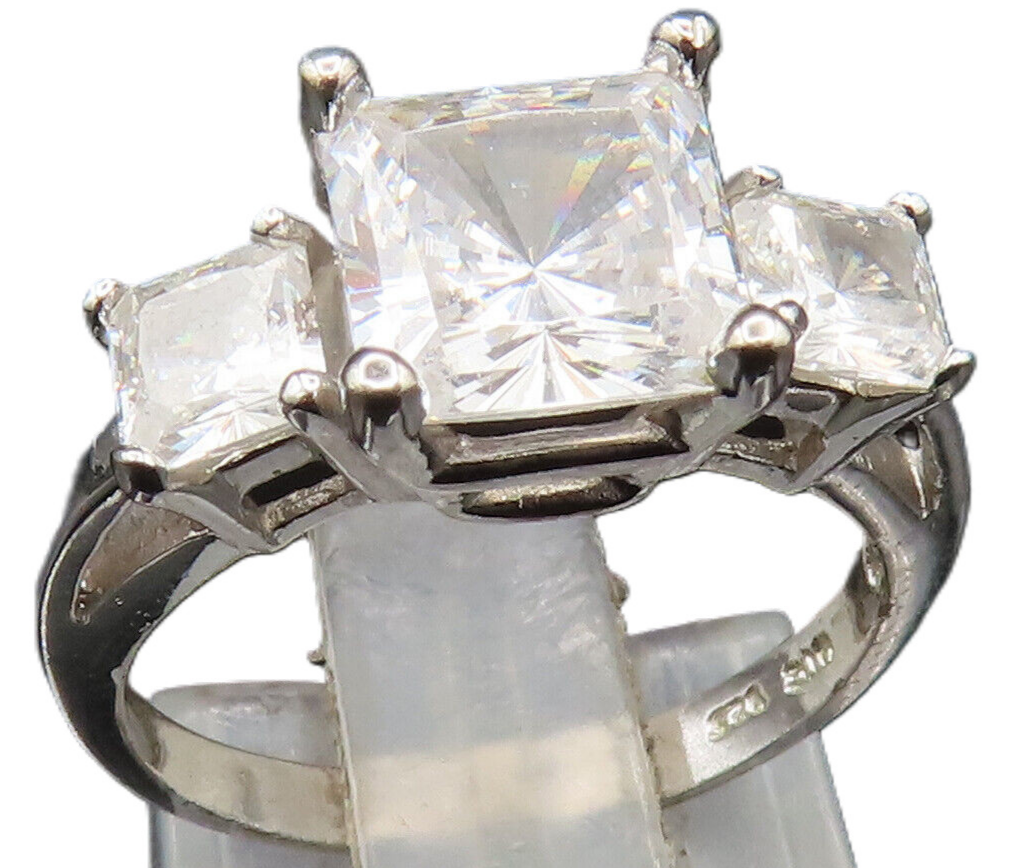 925 Sterling Silver  Vintage Three Stone Cubic Zirconia Ring Sz 5  RG24566