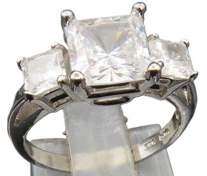 925 Sterling Silver  Vintage Three Stone Cubic Zirconia Ring Sz 5  RG24566