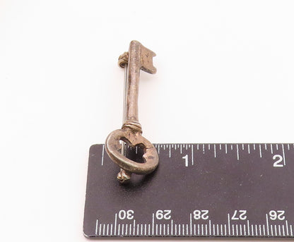 925 Sterling Silver  Vintage Minimalist Missing Key Brooch Pin  BP9834