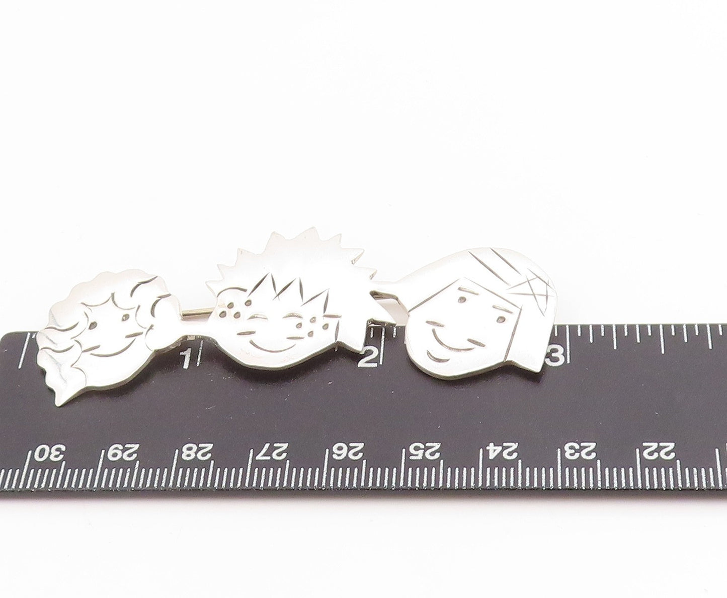 925 Sterling Silver Vintage Brooch Etched Family Ties Smiling Faces Pin  BP11992
