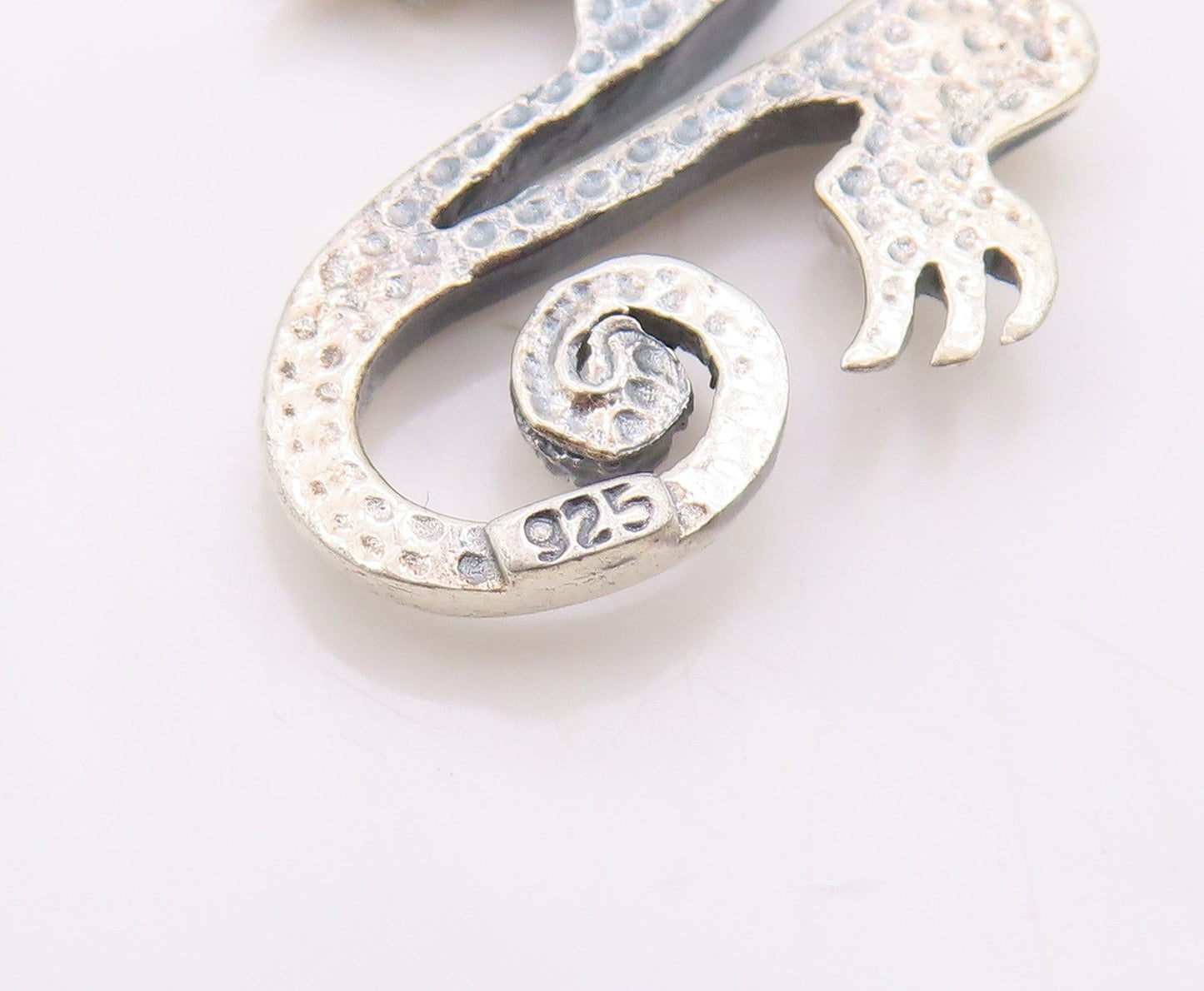 925 Sterling Silver Vintage Pendant Classic Gecko Lizard Outline Charm   PT26312