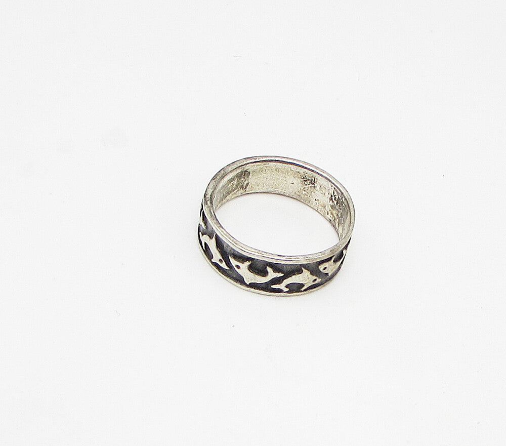 925 Sterling Silver  Vintage Dark Tone Dolphin Motif Band Ring Sz 7.5  RG3396
